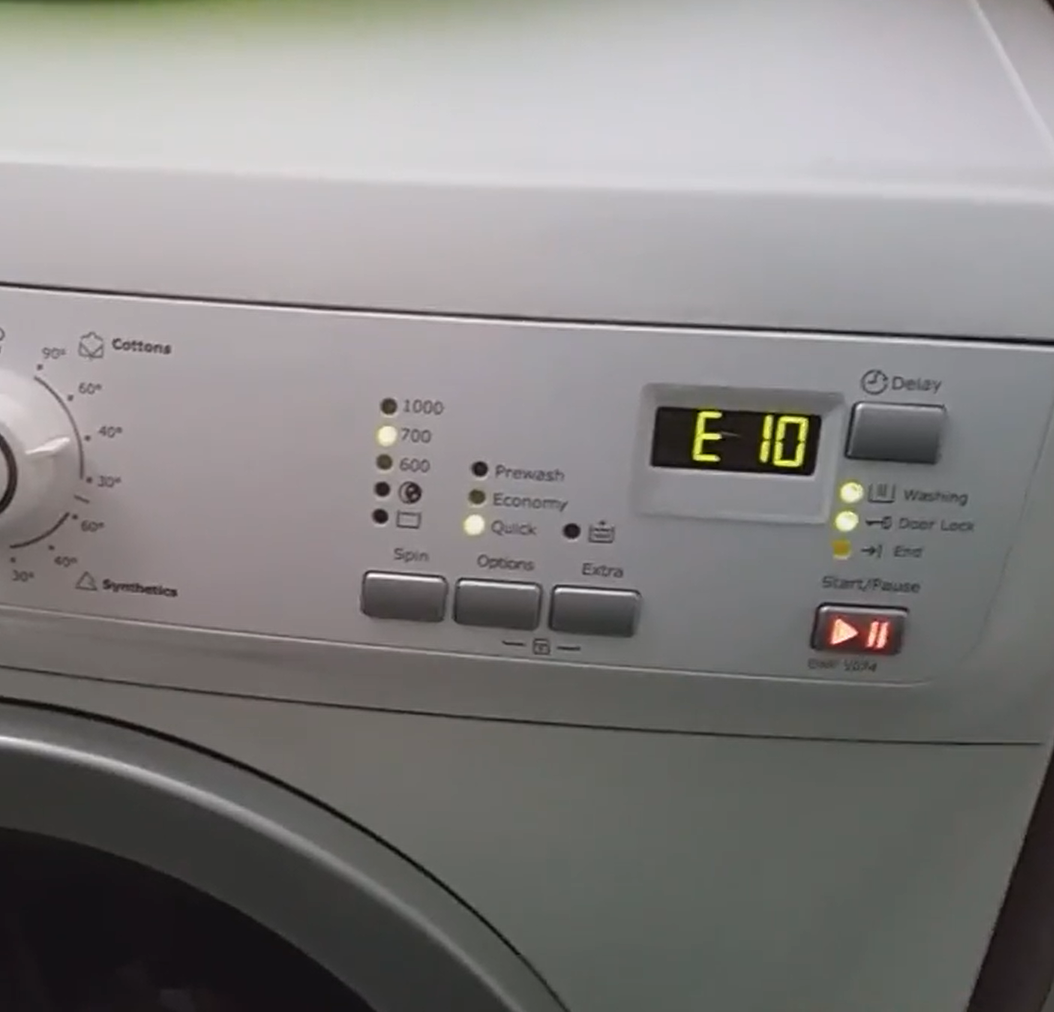 You are currently viewing Poradnik błędu E10 w pralce Electrolux