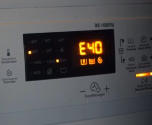 Read more about the article Serwis pralki Bemowo – kompleksowa pomoc przy błędzie E40 w pralkach Electrolux