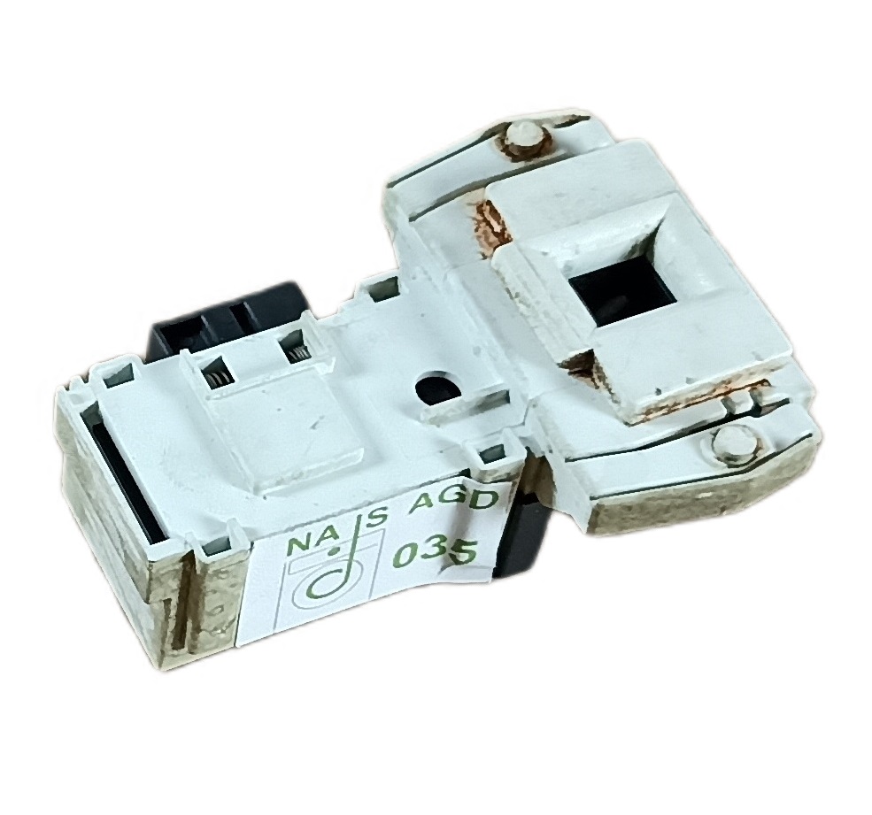 Uszkodzona blokada zamka drzwi pralki Candy odpowiadająca za błąd E01, naprawa pralki Bemowo