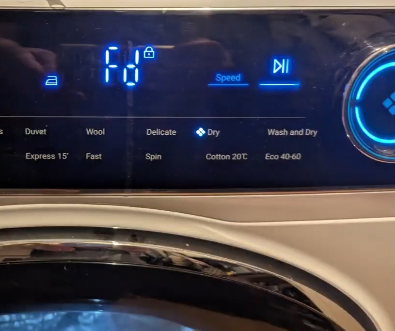 You are currently viewing Naprawa pralek po gwarancji – kody błędów pralki Haier