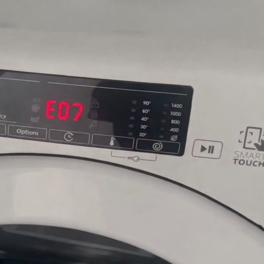 Read more about the article Serwis pralek Górczewska – błąd E07 w pralce Candy