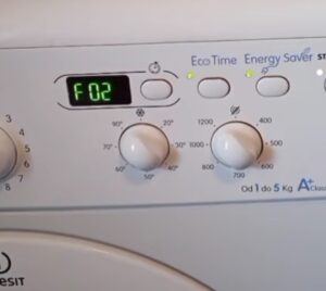 Read more about the article Serwis pralki Warszawa – błąd F02/F2 w pralce Indesit