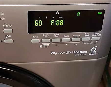 Read more about the article Błąd F08 w pralce Whirlpool